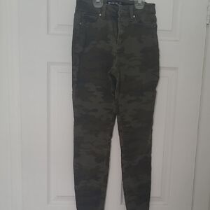 Design Lab Lord & Taylor Green Camo Skinny Jeans